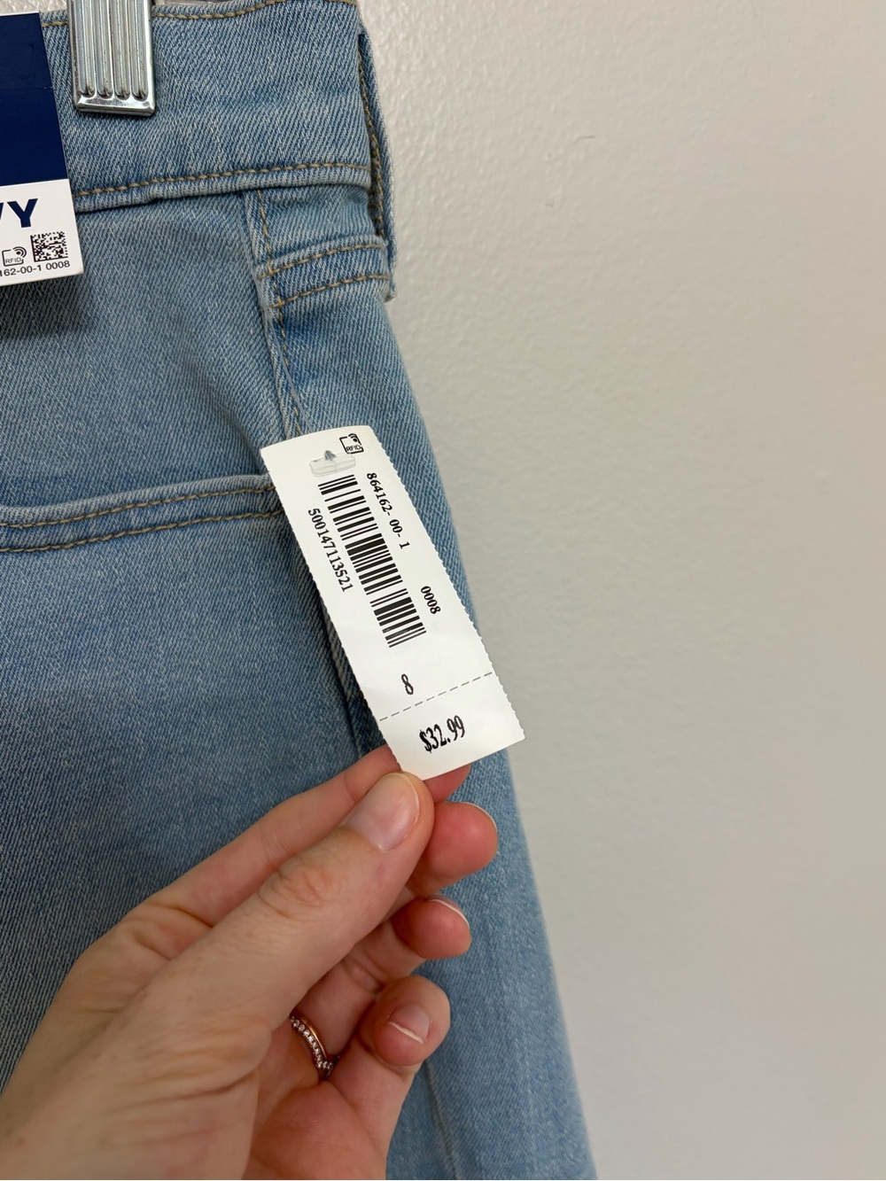NEW Old Navy High-Waisted Wow Jean Short 4” Nova Light Wash - Size 8 - Picture 7 of 10
